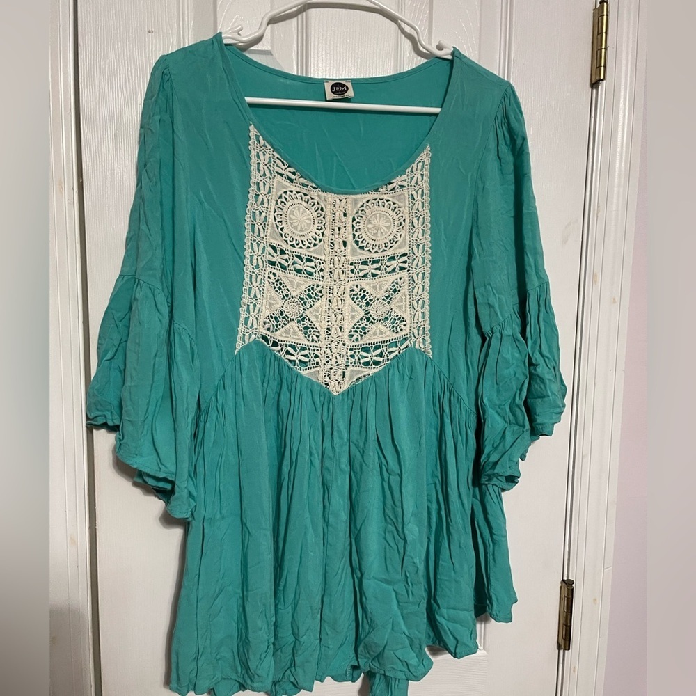 J&M Flutter Sleeve Tunic in Green with Ruffled Sleeve and Lace Embellishments